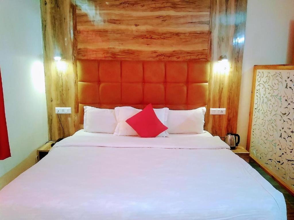 Holiday Hill Mountain View With Balcony McLeod Ganj Ngoại thất bức ảnh